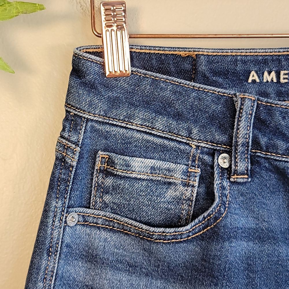 American Eagle Mom Jeans Hi Rise Medium Blue Wash Stretch Relaxed Fit AE 4 Long - Picture 2 of 12
